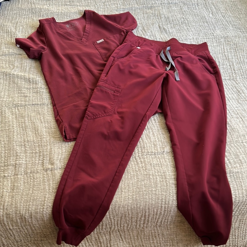 FIGS BURGANDY SET